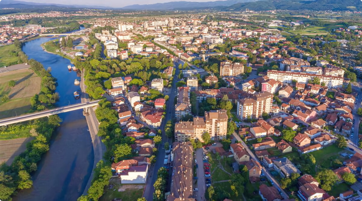 Onze autoverhuurservices bieden een gevarieerde selectie van voertuigen in Kraljevo.